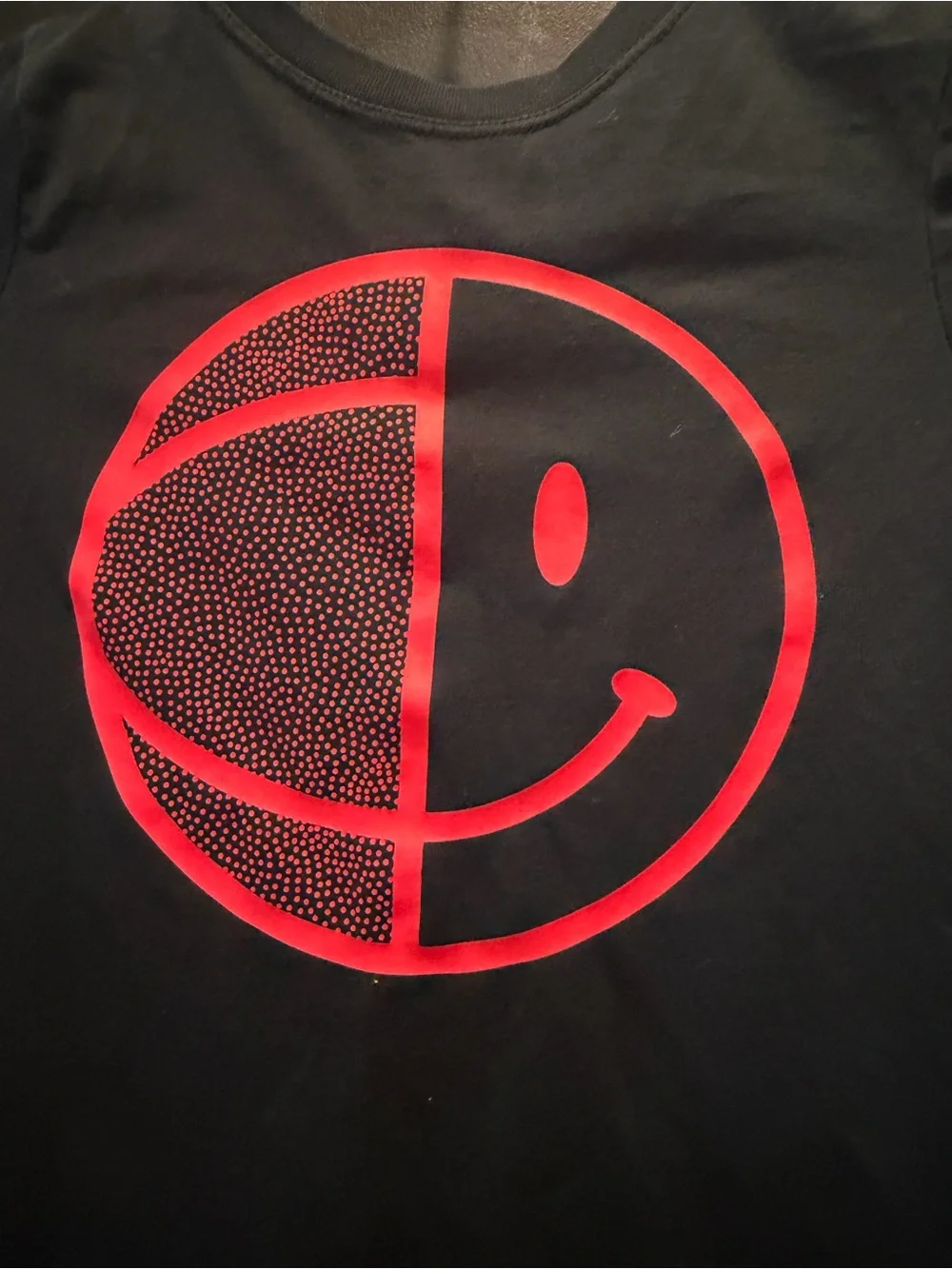 Nike Kids' Black Dri-FIT Smiley Basketball Graphic Tee - small